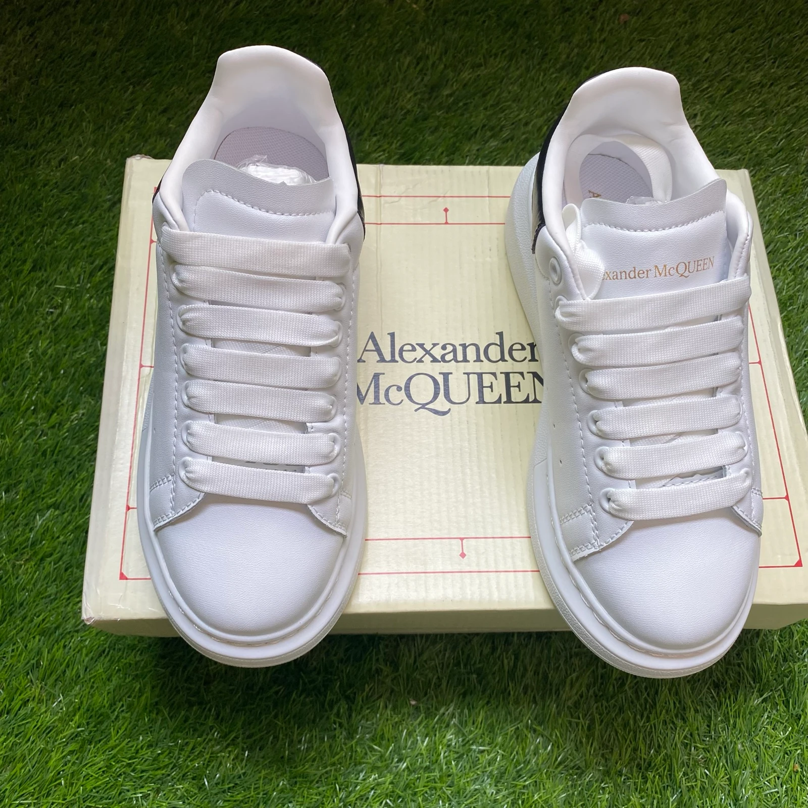 Alexander McQueen Oversized White and Black | Size 36 | New | With Box – photo 2
